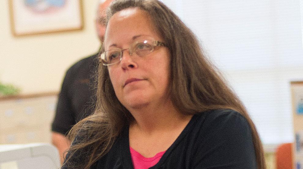 Kentucky Clerk Kim Davis Says She Won T Block Issuing Same Sex Couples Marriage Licenses In