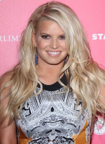 Jessica Simpson Denies Breast Reduction Story: ‘I LOVE MY BOOBIES!!’