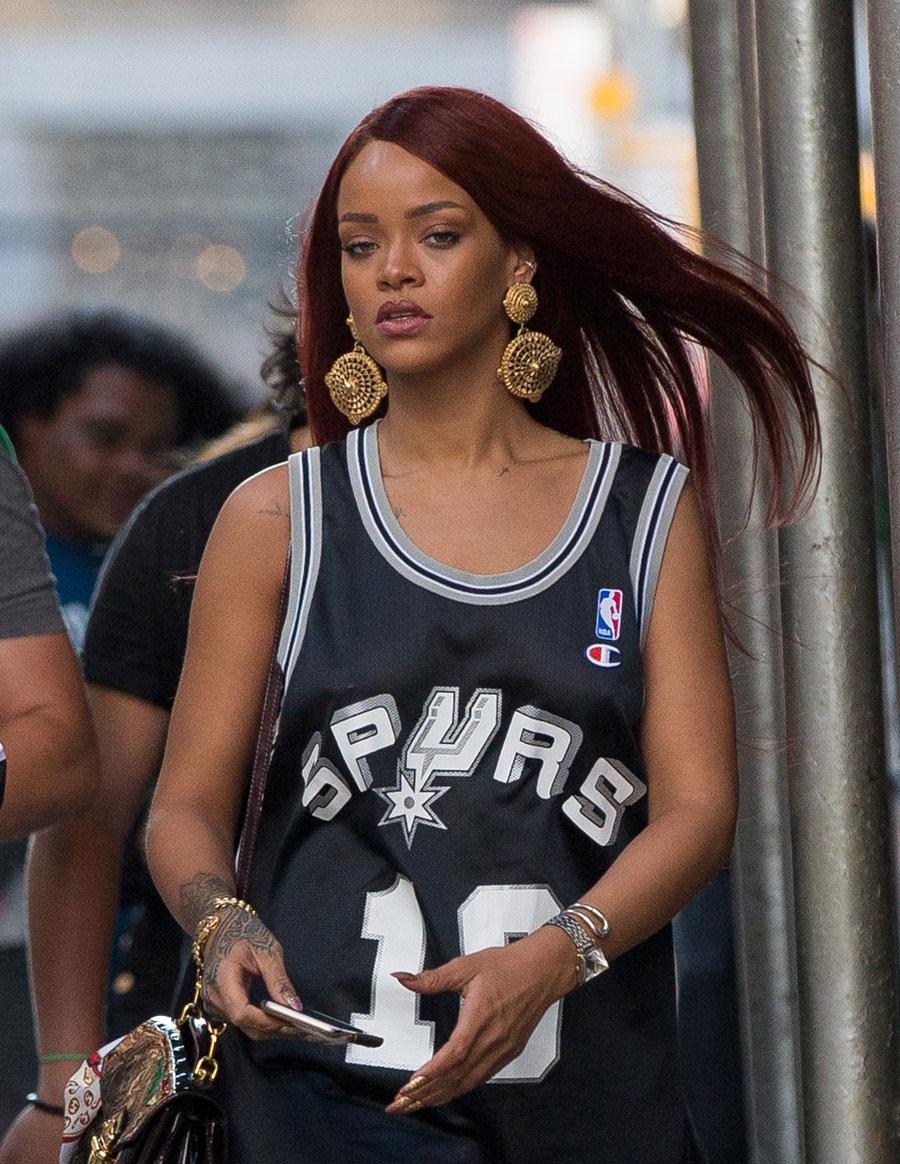 Rihanna Goes Braless to Do Some Shopping in New York City: Photo