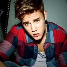 //justin bieber signs contract hotel new zealand