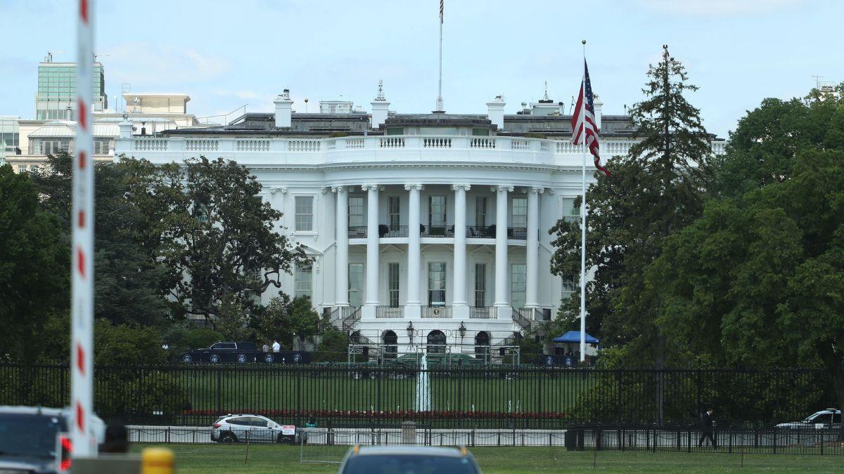 White House in Washington DC