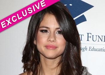 //selena gomez dumps justin bieber splash