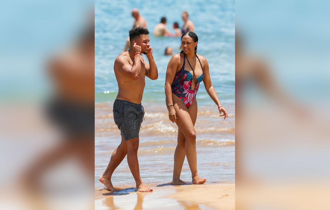 Tia Mowry Flaunts Fabulous Beach Body In Hawaii