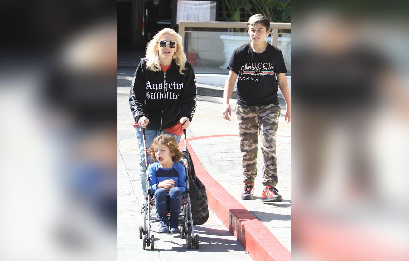 gwen stefani blake shelton leave hollywood after miscarriage