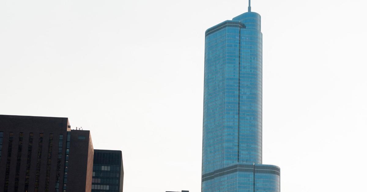 swat officers storm trump tower chicago woman gun building