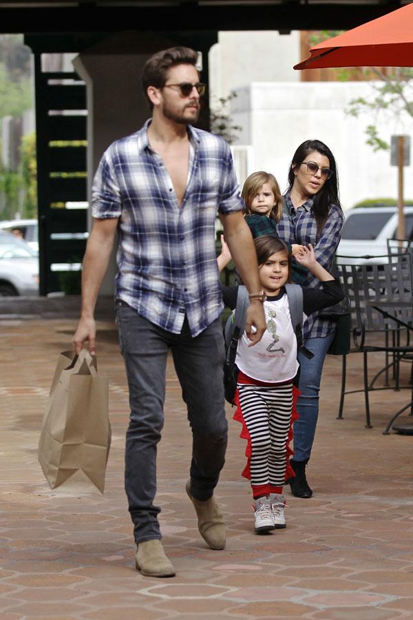 Kourtney Kardashian & Scott Disick Family Dinner