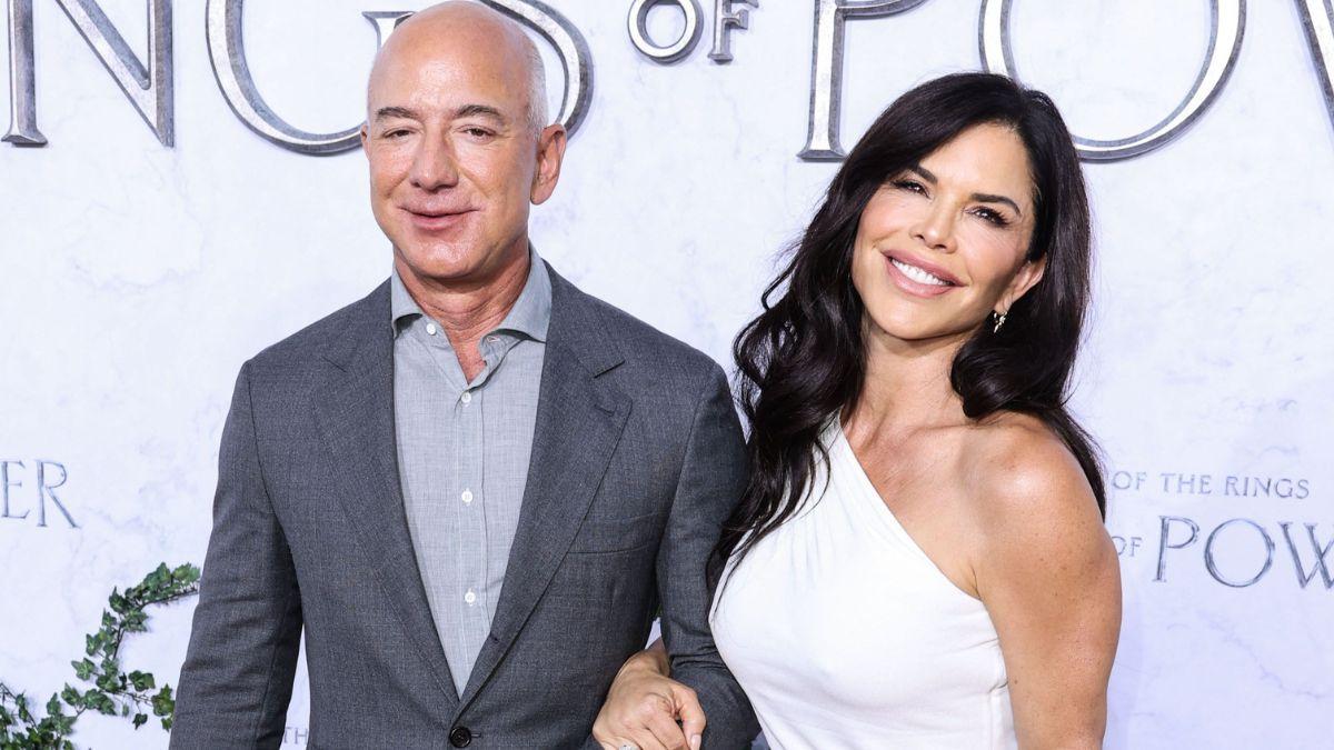 Photo of Lauren Sánchez and Jeff Bezos