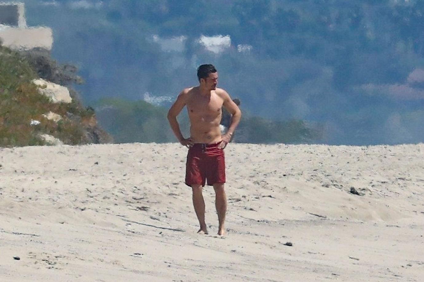 Orlando Bloom Shirtless Abs Puppy