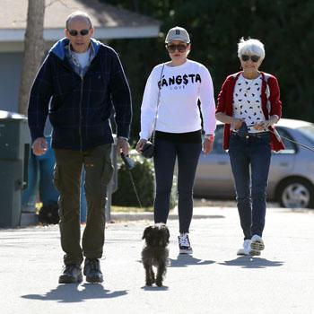 Amanda Bynes walks with her parents