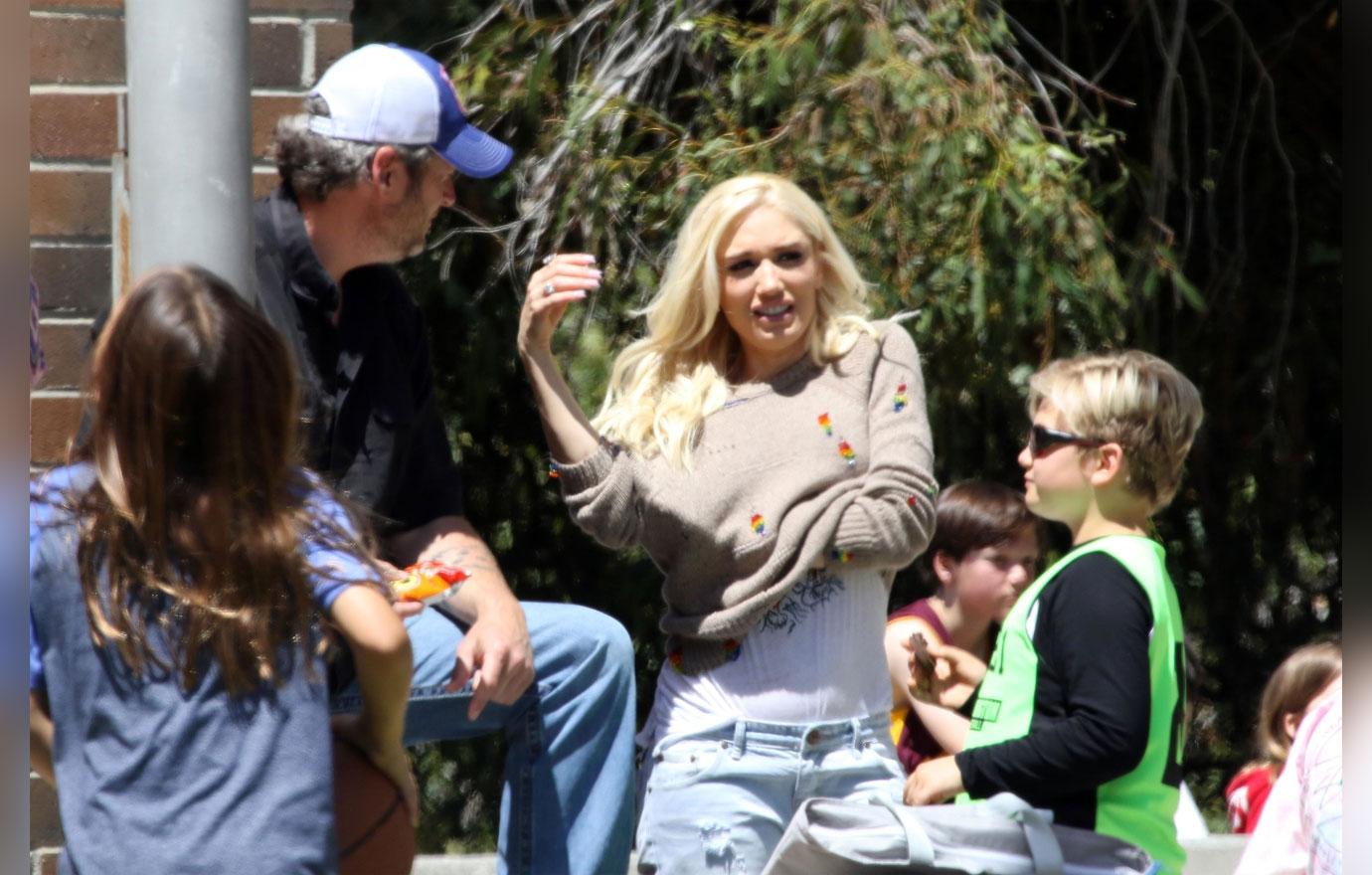 Gwen Stefani Blake Shelton Basketball With Her Sons