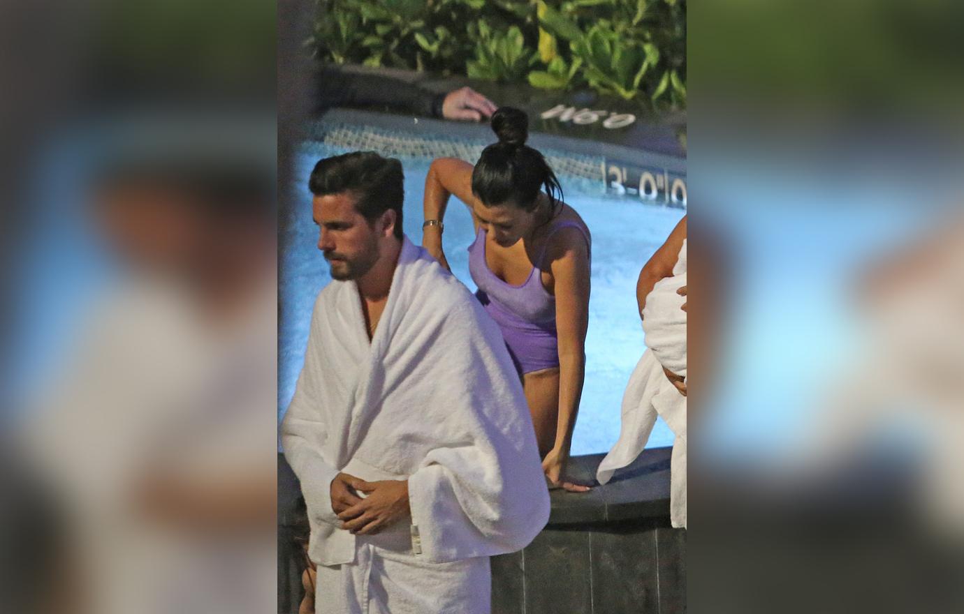 //kourtney kardashian bikini hawaii scott disick