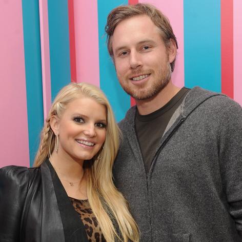 Jessica Simpson wedding delayed due to pregnancy