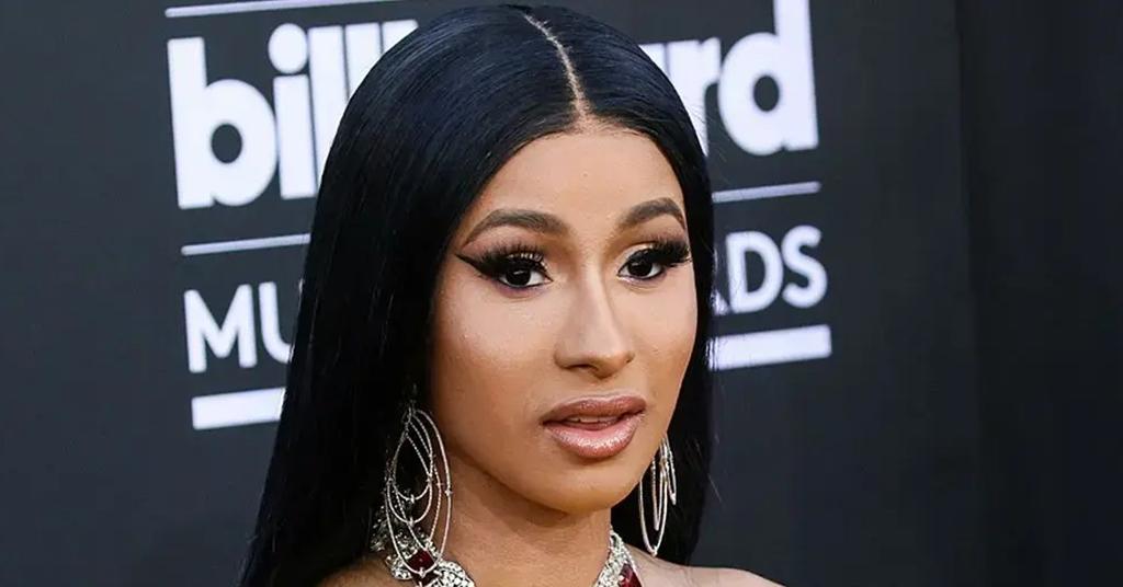 Cardi B Furiously Throws Microphone At Audience Member After Being ...
