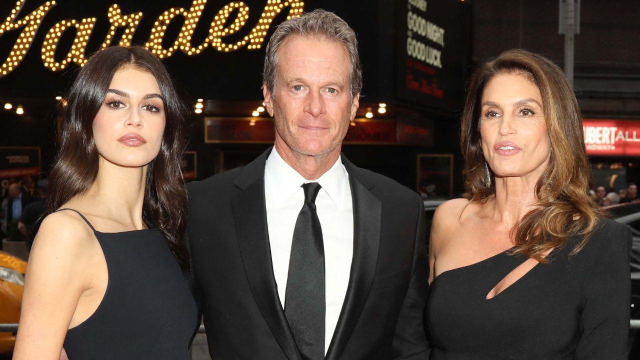 picture of Cindy Crawford, kaia Gerber and Rande Gerber