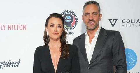 kyle richards deletes post supporting mauritio umansky