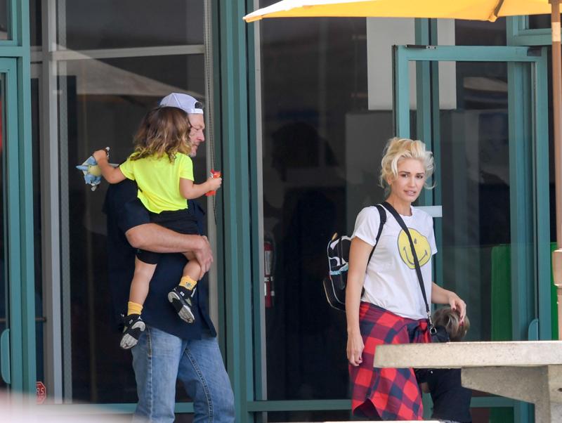 Gwen Stefani Blake Shelton Son Kid Apollo