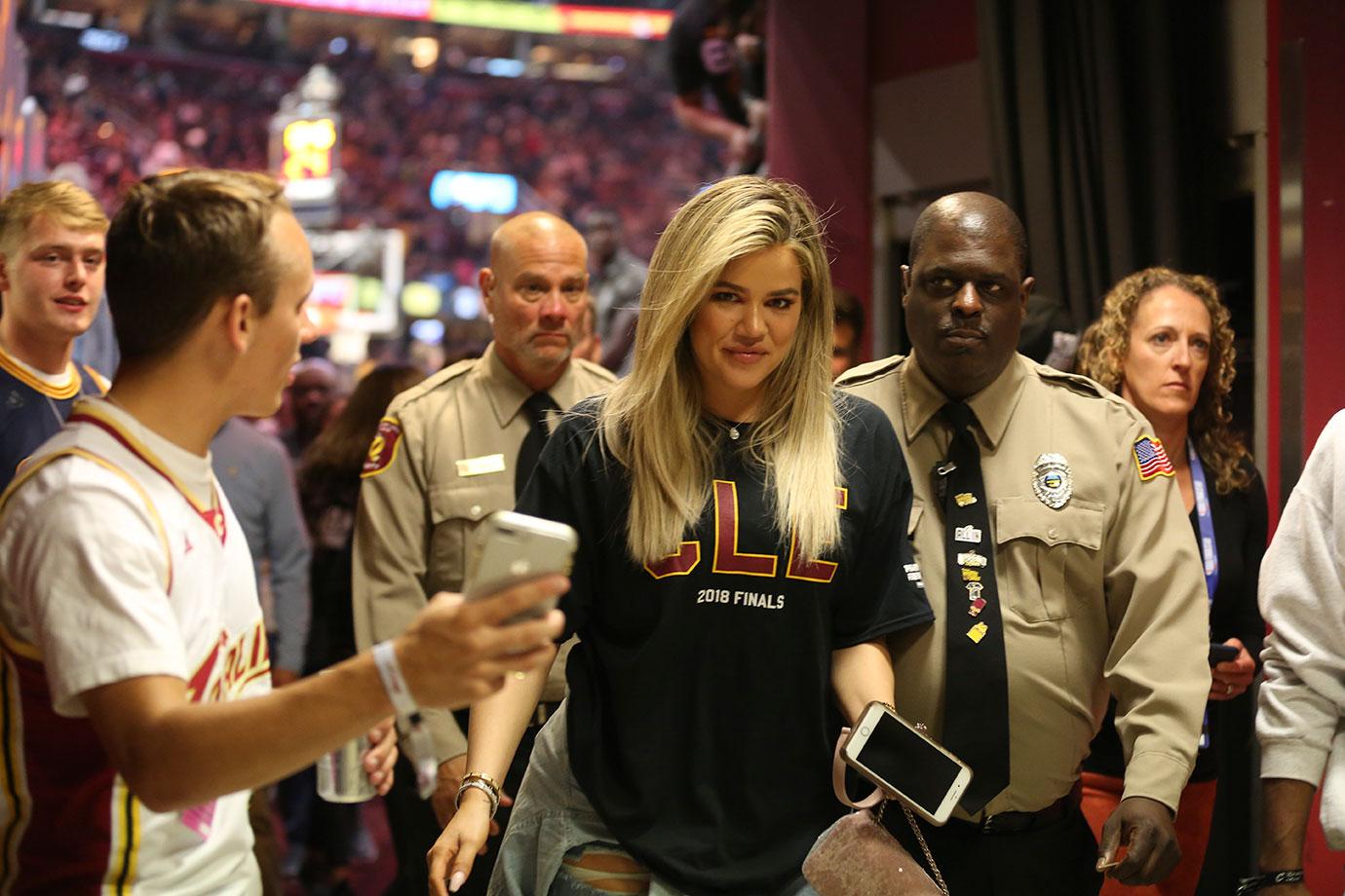 //Khloe Kardashian Supports Tristan Thompson Game Cheating