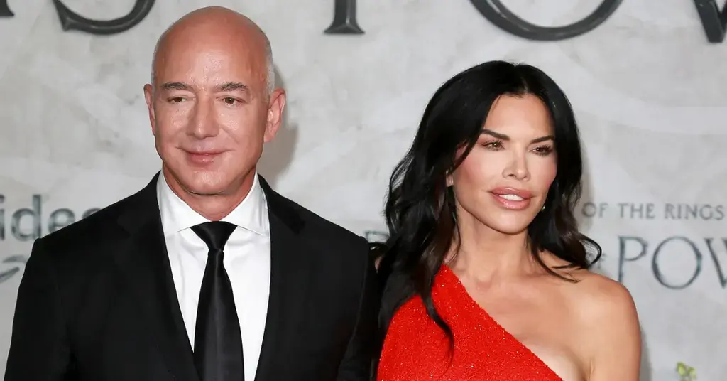 Photo of Jeff Bezos and Lauren Sánchez.