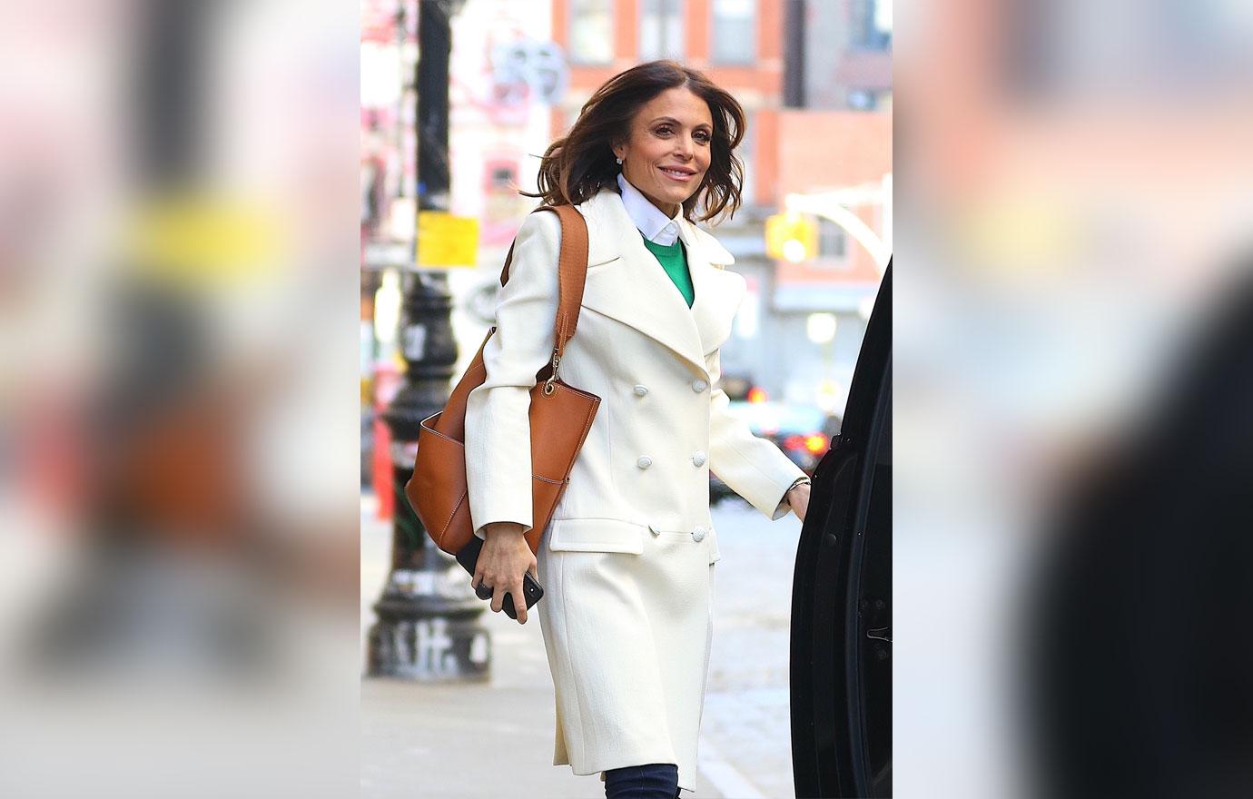 Bethenny Frankel Hangs Out In New York