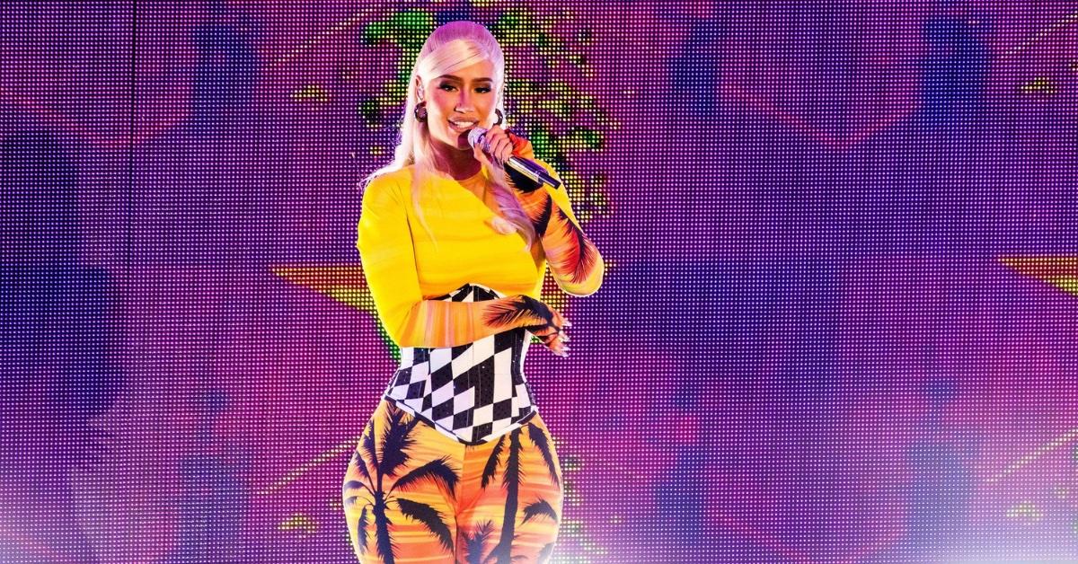 iggy azalea slams american airlines see tweets