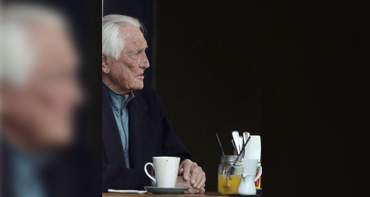 Photo of George Lazenby
