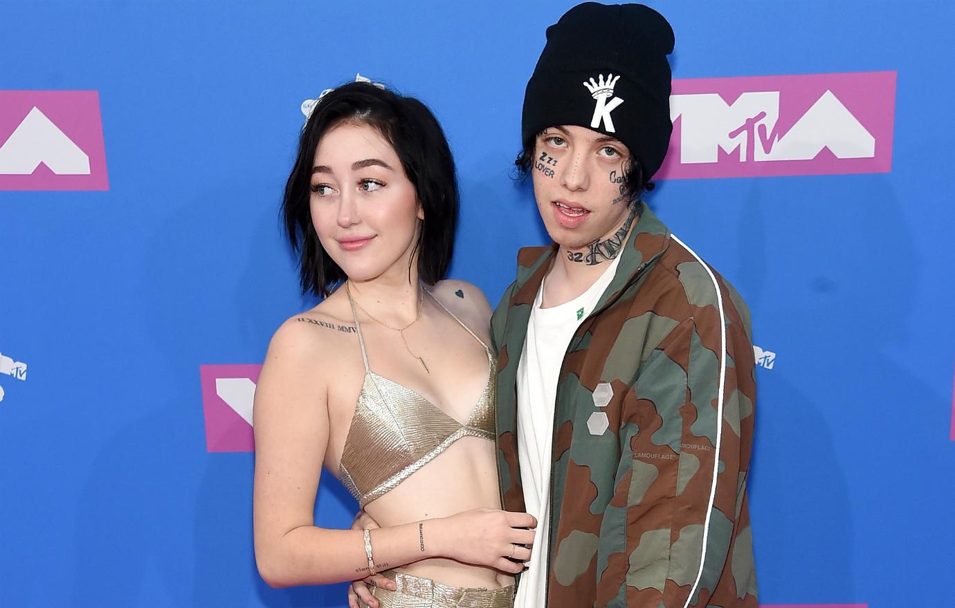 Although they only lasted a short while, Noah Cyrus and Lil Xan appeared to be happy, until their crazy celebrity cheating scandal broke.