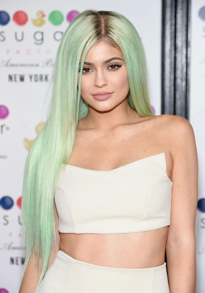 //twitter slams kylie jenner started wigs