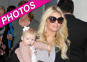 //jessica simpson baby bump