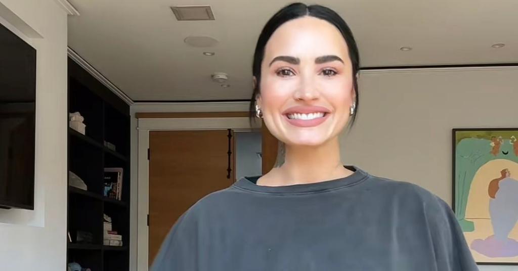 Did Demi Lovato Undergo Plastic Surgery? Experts Weigh In(01)