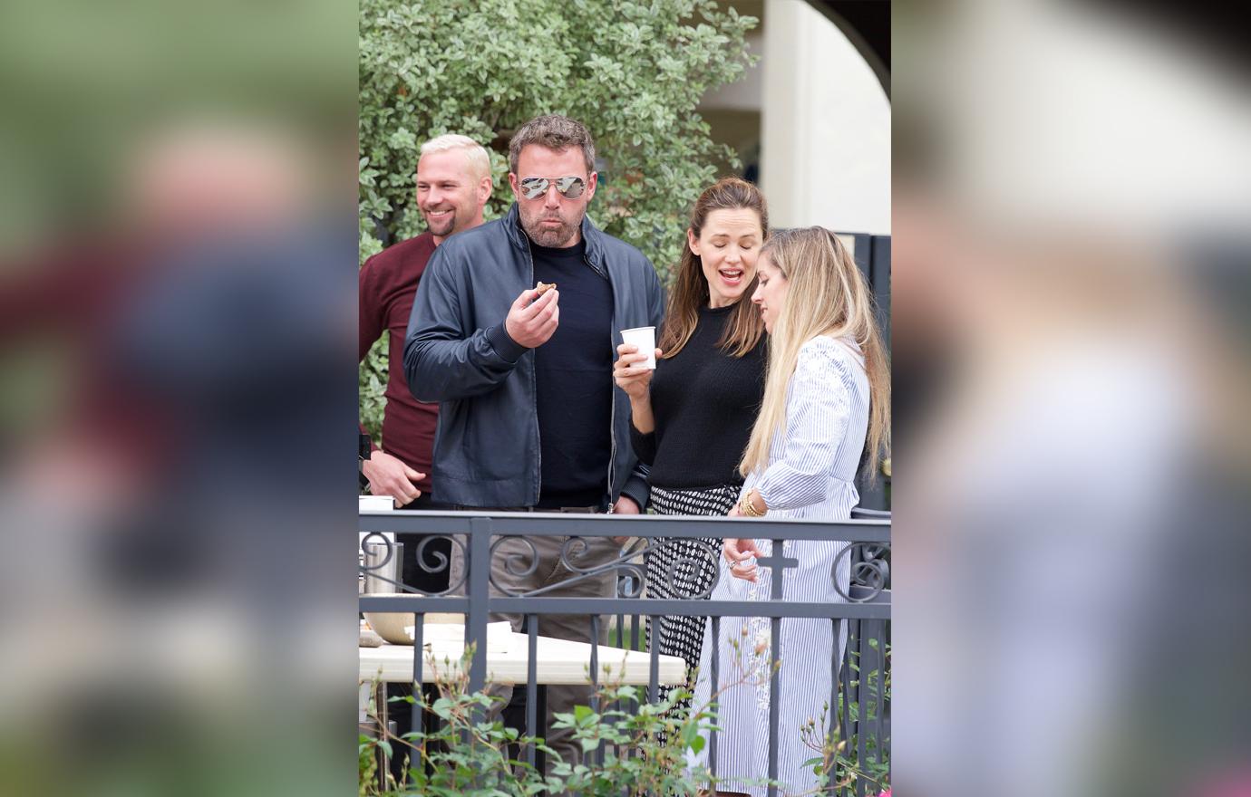 ben-affleck-jennifer-garner-chat-at-church-with-kids