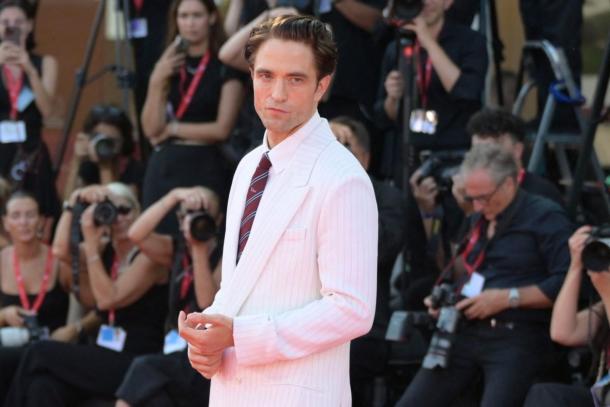 Robert Pattinson portrays Chris Hansen in 'Primetime,' a film described as 'inspired by true events.'