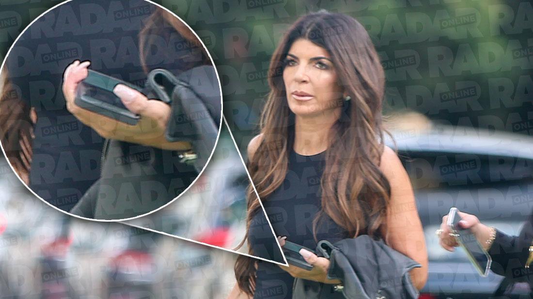 Teresa Giudice Ditches Wedding Ring Amid Joe Deportation