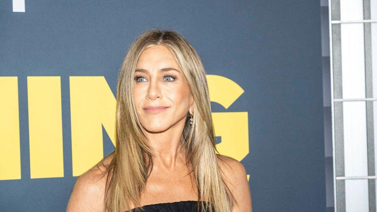 Aniston is incorporating sound bowls, incense, and a cream-and-white dress code into her ceremony with Curtis.