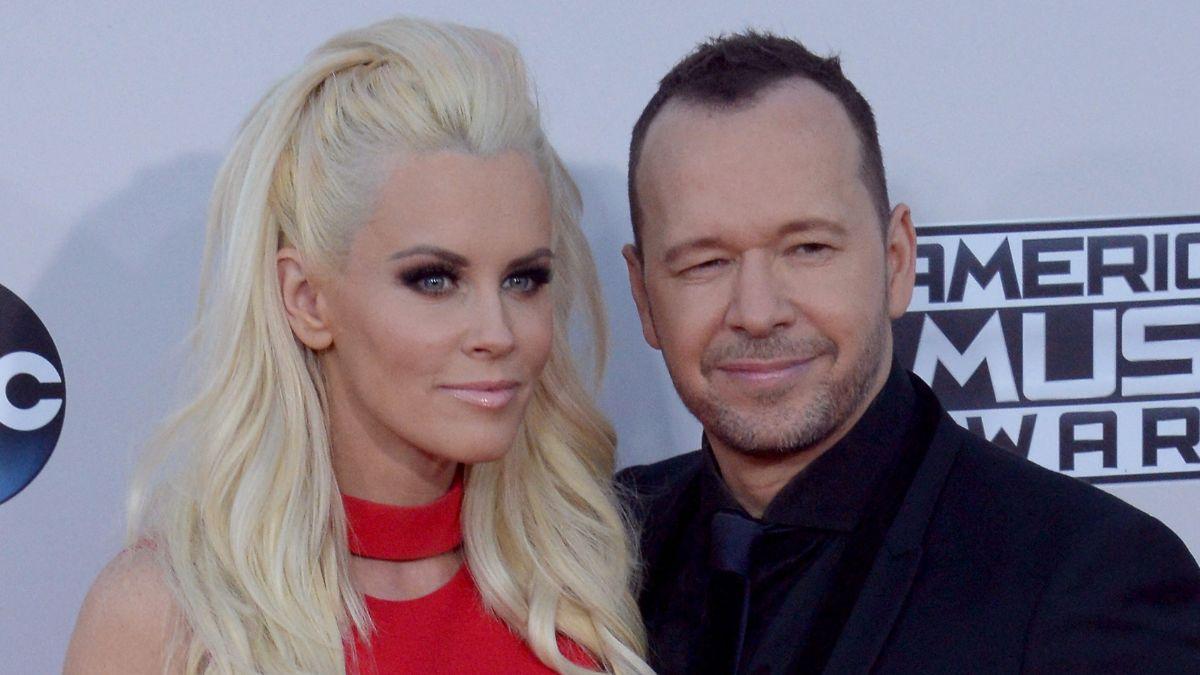 Photo of Jenny McCarthy and Donnie Wahlberg