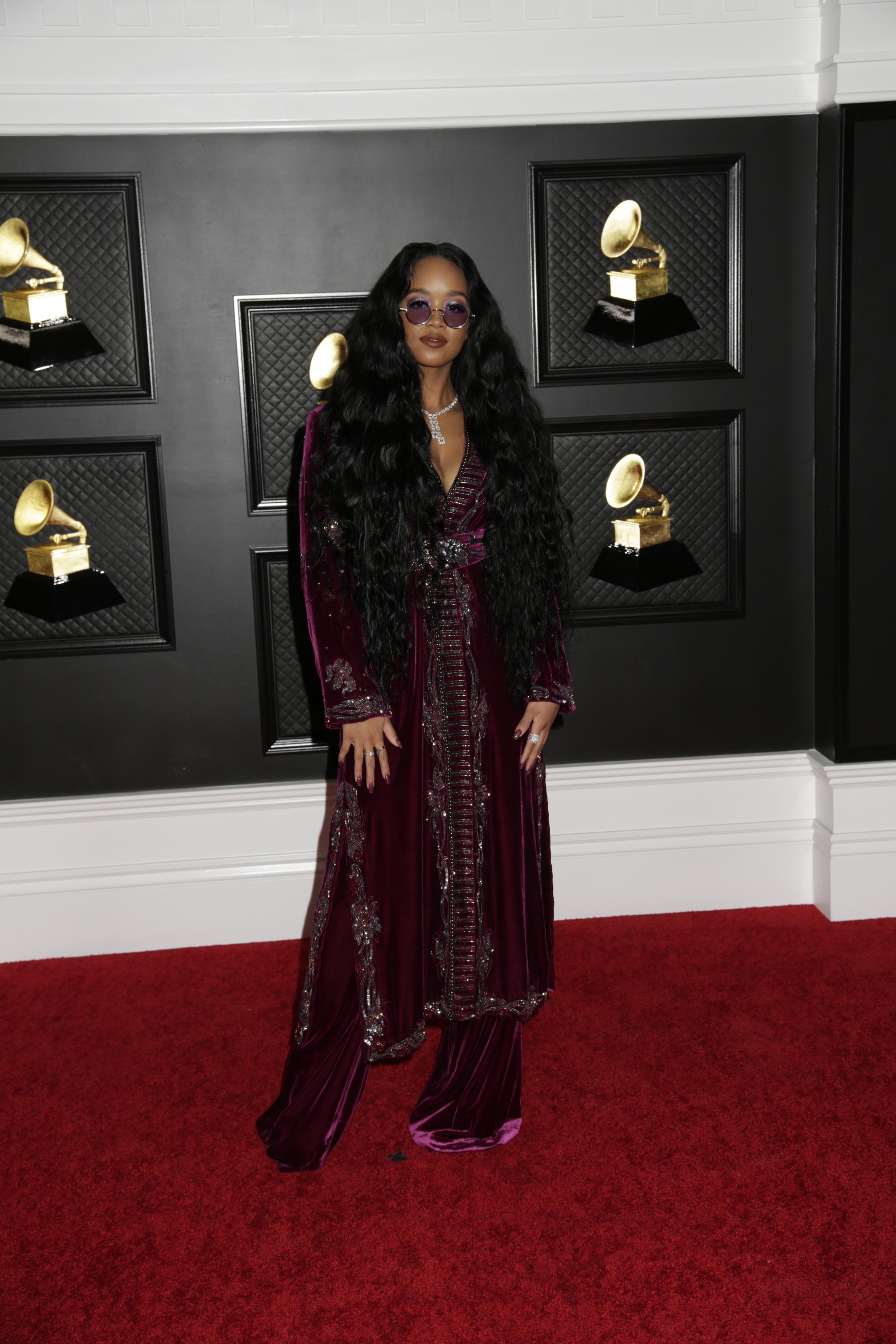 grammys  red carpet her