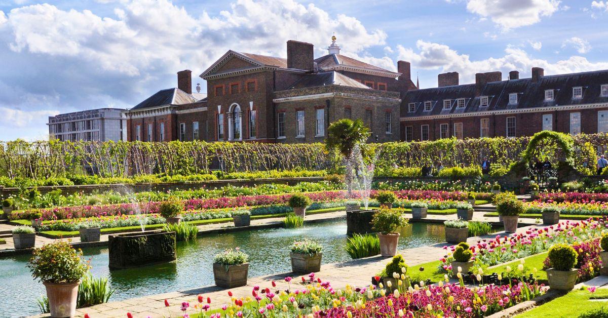 Photo of Kensington Palace and Sunken Garden