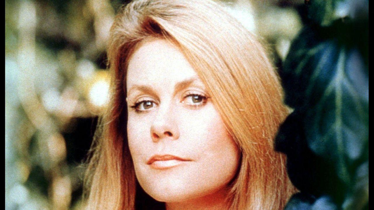 Elizabeth Montgomery's hidden struggles behind her magical TV life reveal a difficult side of her fame.