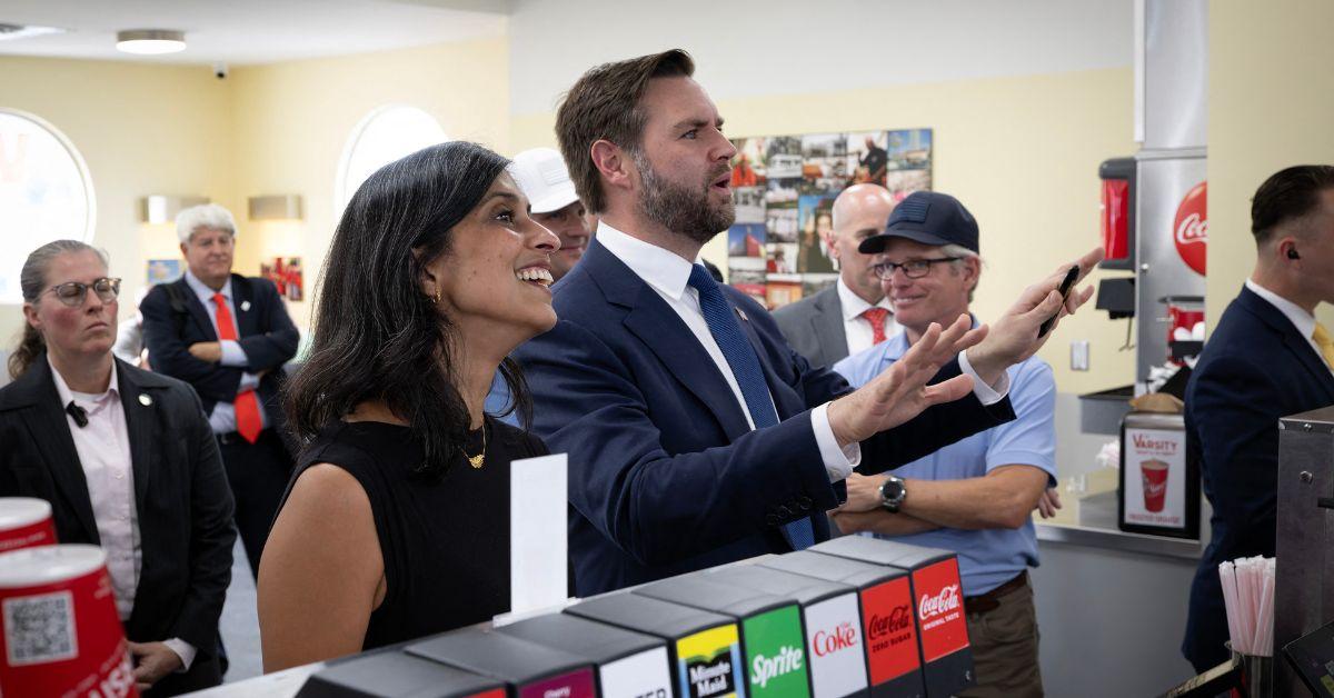 Фото Уши и Джей Ди Вэнса