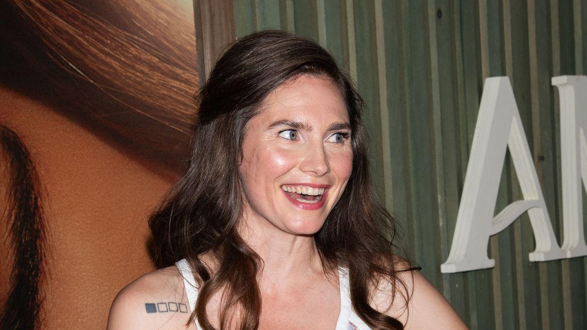 Amanda Knox finds stage success after her murder trial as she builds a new life in the spotlight.