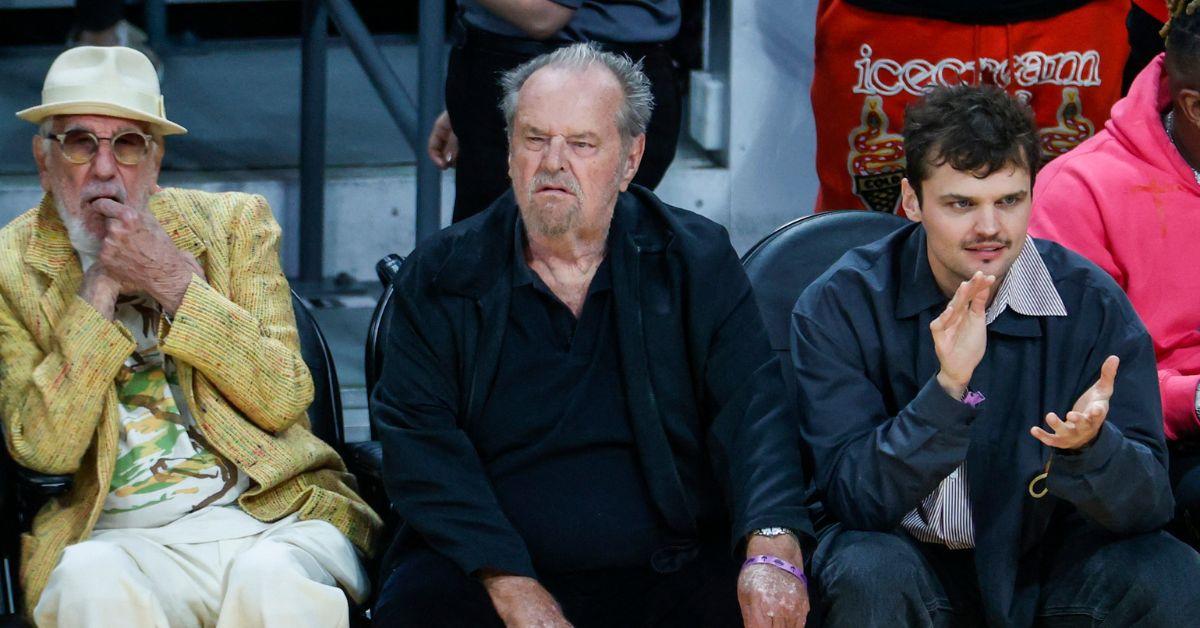 jack nicholson poses rare photo daughter lorraine holidays amid dementia fears