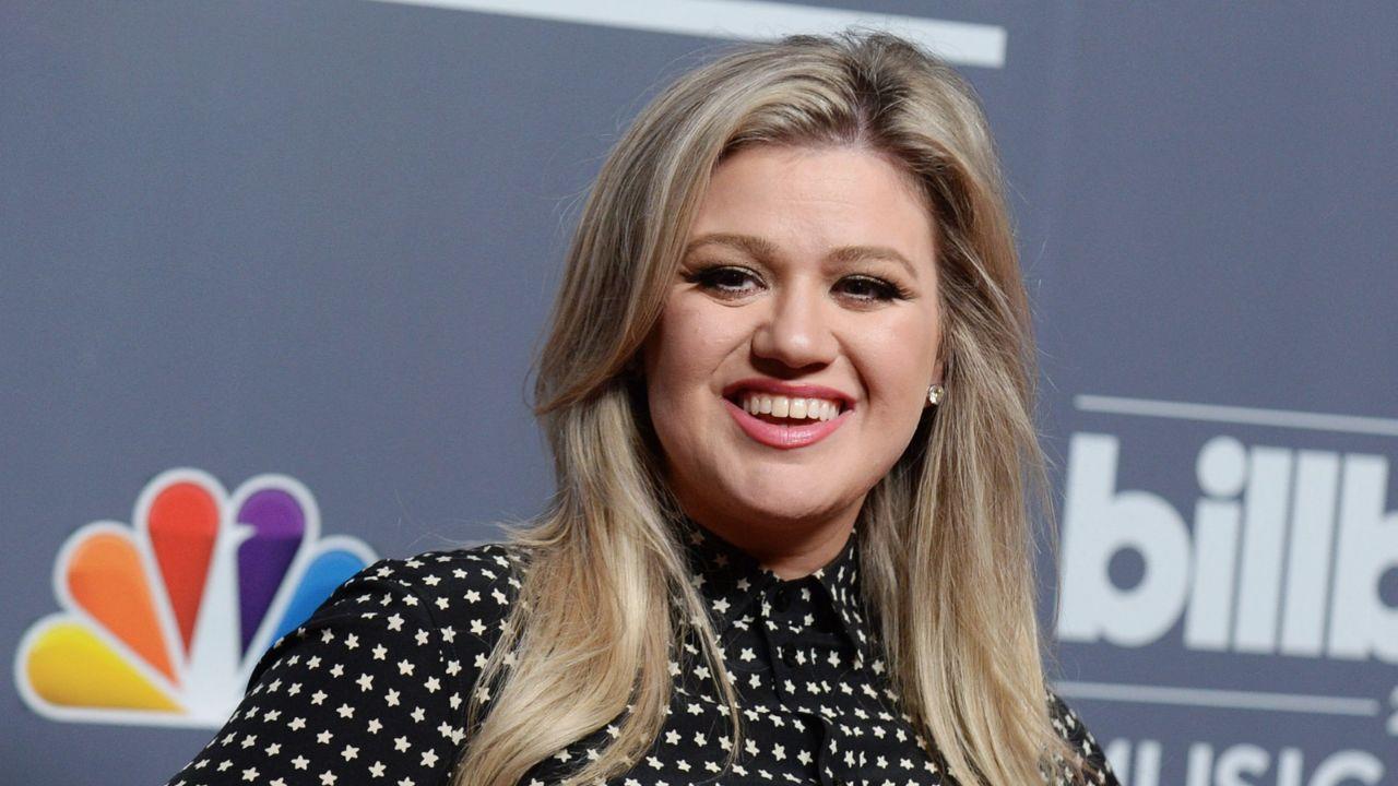A photo of Kelly Clarkson