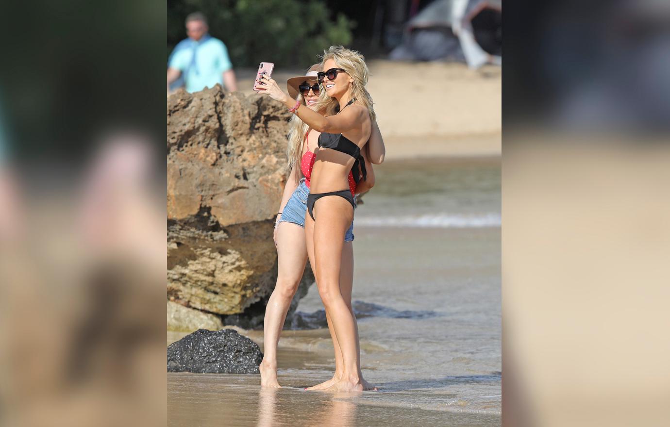 Stephanie Pratt Flaunts Beach Body In Black Bikini During Hawaii Getaway