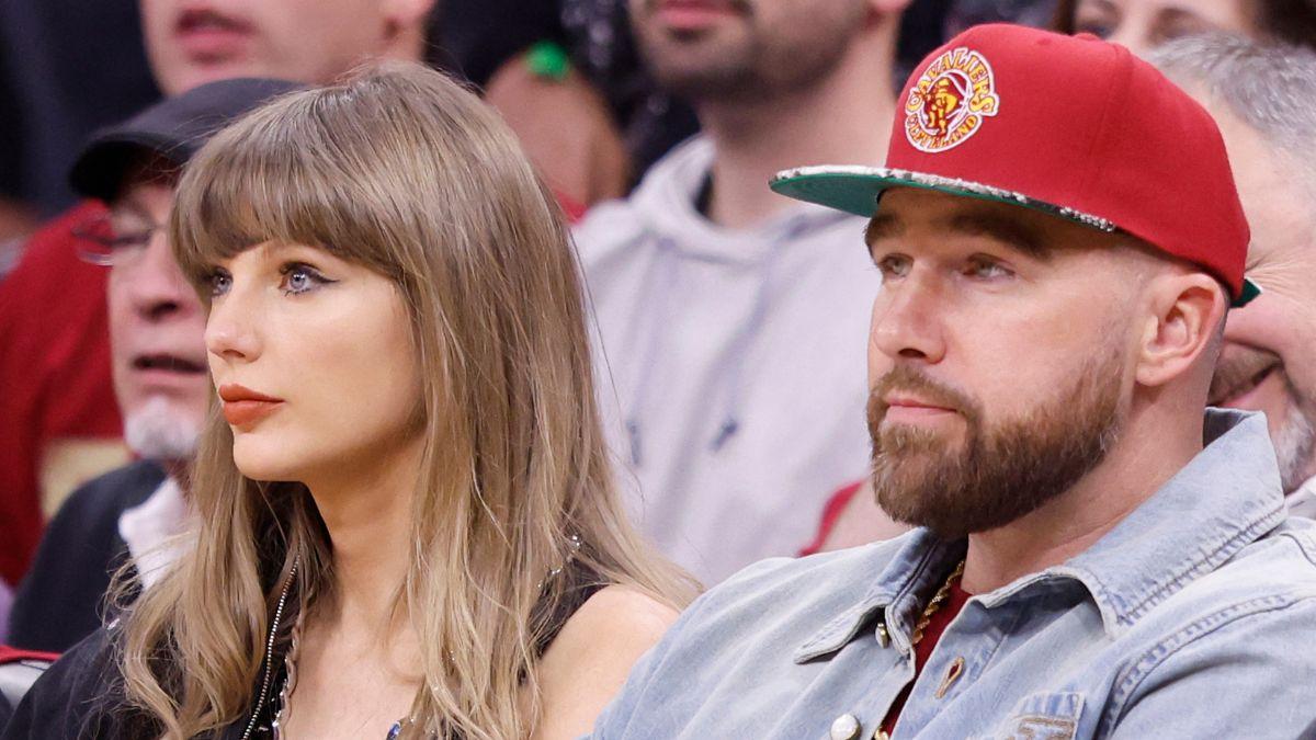 picture of Taylor Swift and Travis Kelce