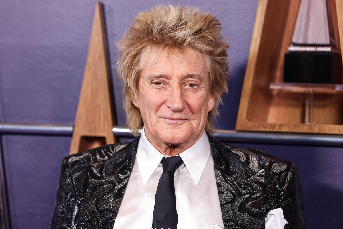 Rod Stewart announced plans for a final tour next year following a recent heart-related medical emergency.