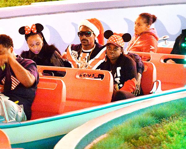 //Snoop Dog Disneyland Christmas