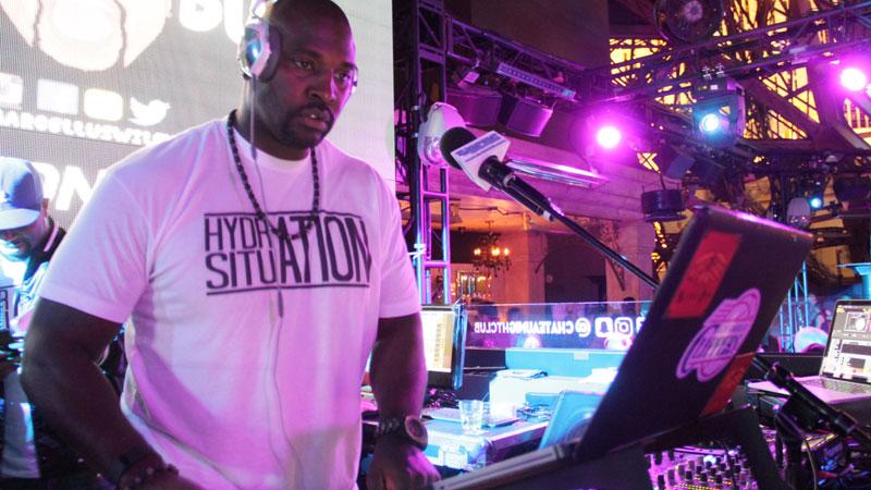 //Marcellus Wiley in the DJ Booth at Chateau Nightclub