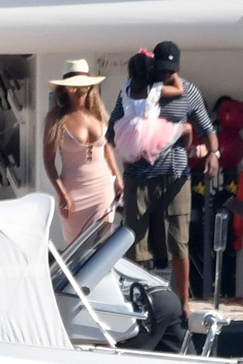 beyonce bikini belly cover up yacht italy