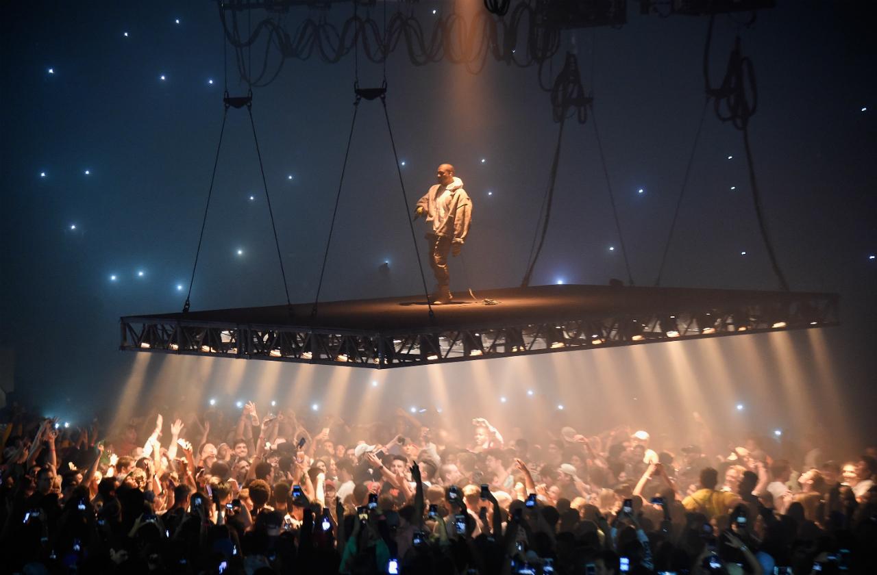 //Kanye West performance