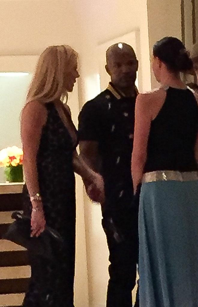 //jamie foxx holding hands mystery woman