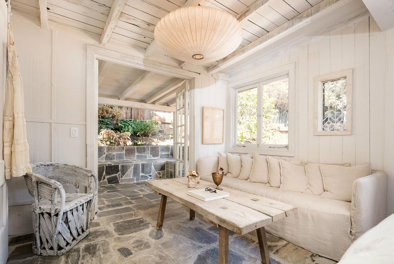 //lana del rey buys leanne ford los angeles cabin